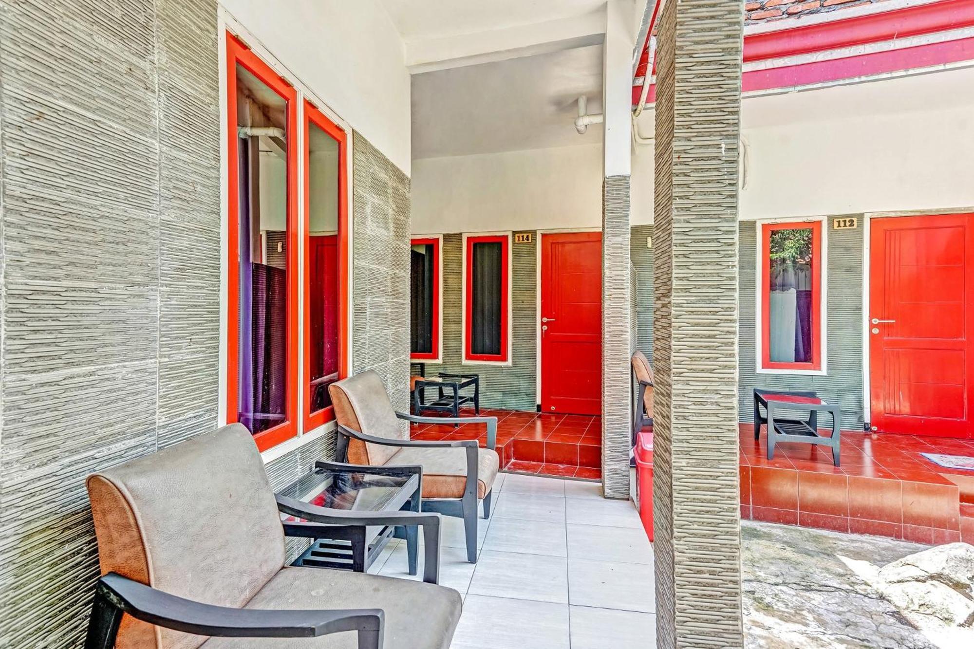 Hotel Kalimantan Surabaya Esterno foto